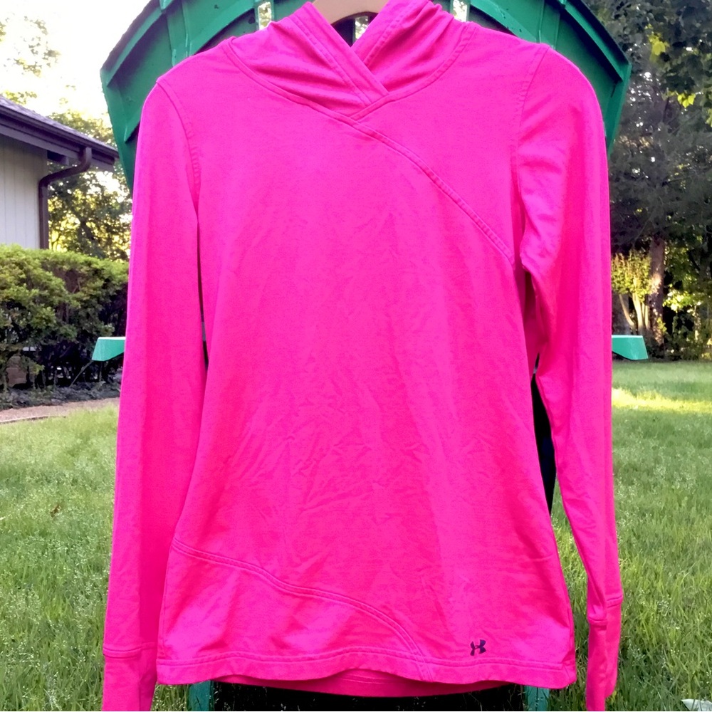 Under Armor Fitted Top - SIZE S - Not Damaged